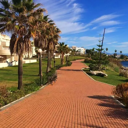 Beachfront Penthouse - El Mirador De Bermuda Beach Apartment *