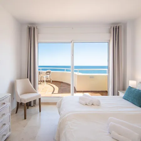 Beachfront Penthouse - El Mirador De Bermuda דירה אסטפונה