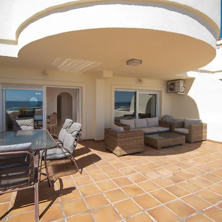 Beachfront Penthouse - El Mirador De Bermuda דירה