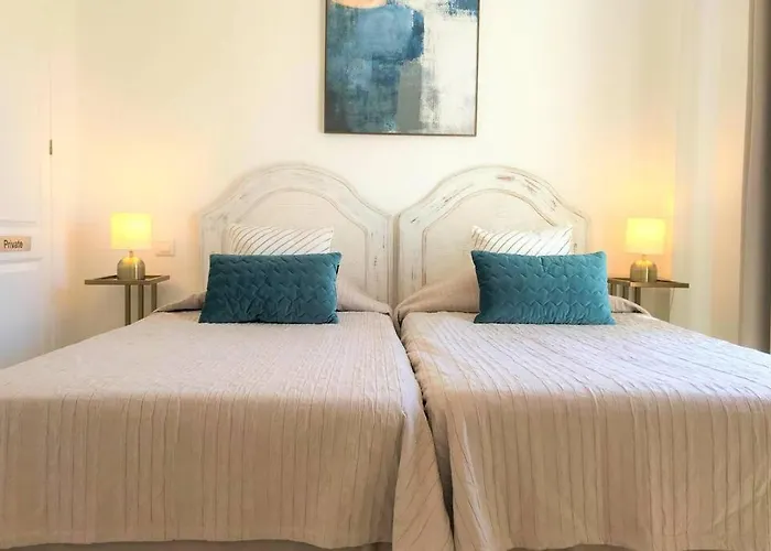 Beachfront Penthouse - El Mirador De Bermuda Beach *