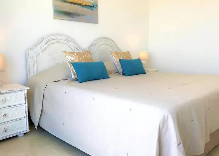 Beachfront Penthouse - El Mirador De Bermuda Beach Apartment *