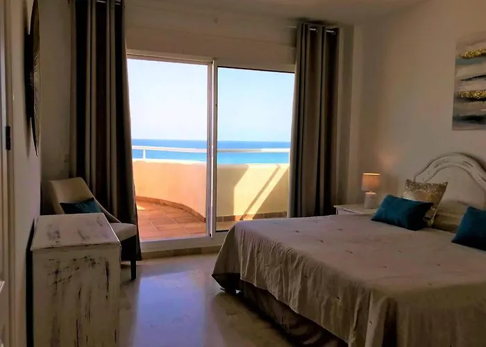 Beachfront Penthouse - El Mirador De Bermuda Beach Apartment *