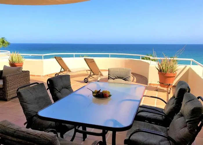 Beachfront Penthouse - El Mirador De Bermuda Beach