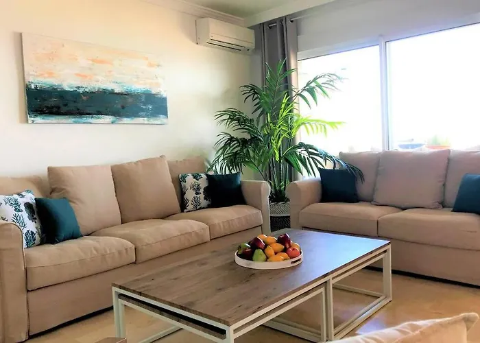 Beachfront Penthouse - El Mirador De Bermuda Beach Apartment