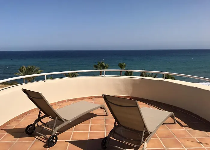 Beachfront PENTHOUSE - El MIRADOR DE BERMUDA BEACH