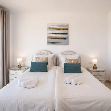 Beachfront Penthouse - El Mirador De Bermuda 埃斯特波纳