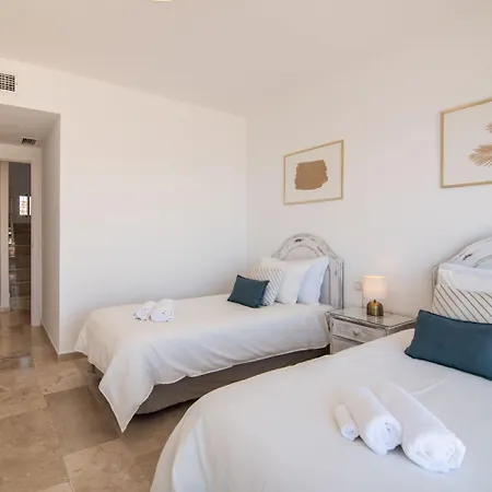 Beachfront Penthouse - El Mirador De Bermuda 埃斯特波纳