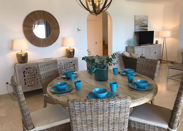 Beachfront Penthouse - El Mirador De Bermuda Beach 에스테포나