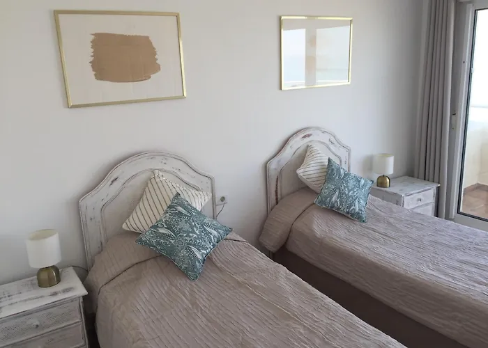 Beachfront Penthouse - El Mirador De Bermuda Beach 아파트