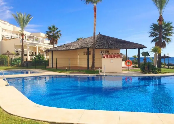 Beachfront Penthouse - El Mirador De Bermuda Beach 아파트